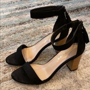 Strapped Black Sandals with Tassel